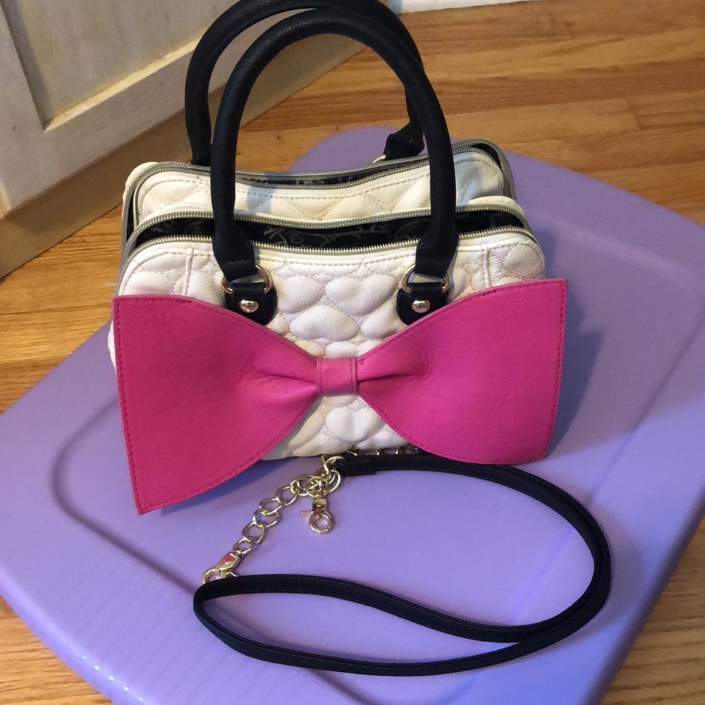 Betsey Johnson bow purse - Picture 5 of 5